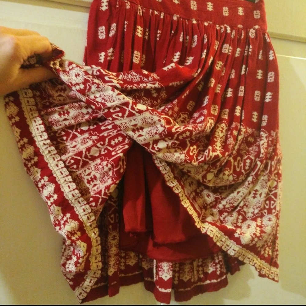 Womens Size L Red Skirt Cream Oriental Design Nice Lining Like New Condition